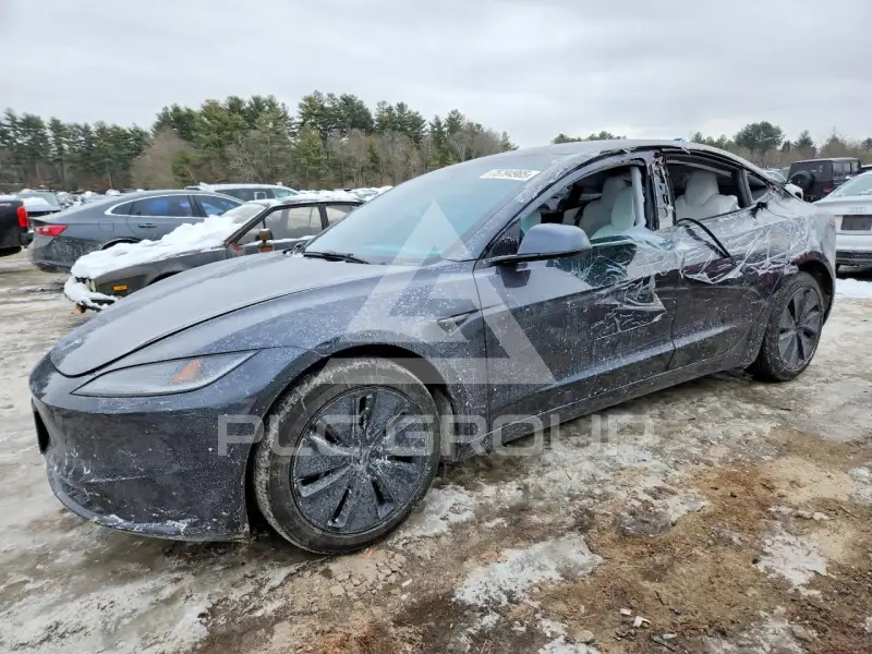 2025 Tesla Model 3 фото