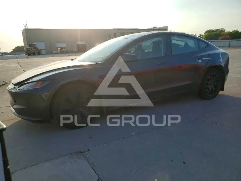 2025 Tesla Model 3 фото