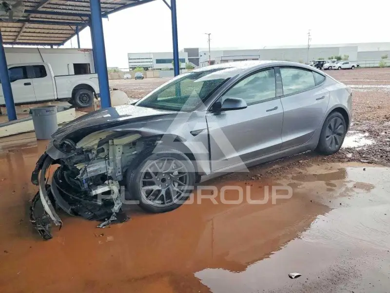 2025 Tesla Model 3 фото