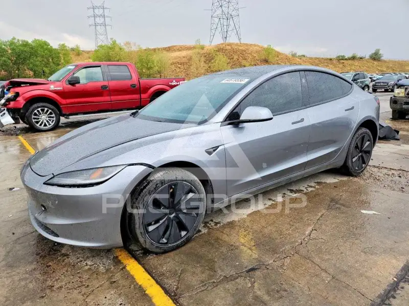 2025 Tesla Model 3 фото