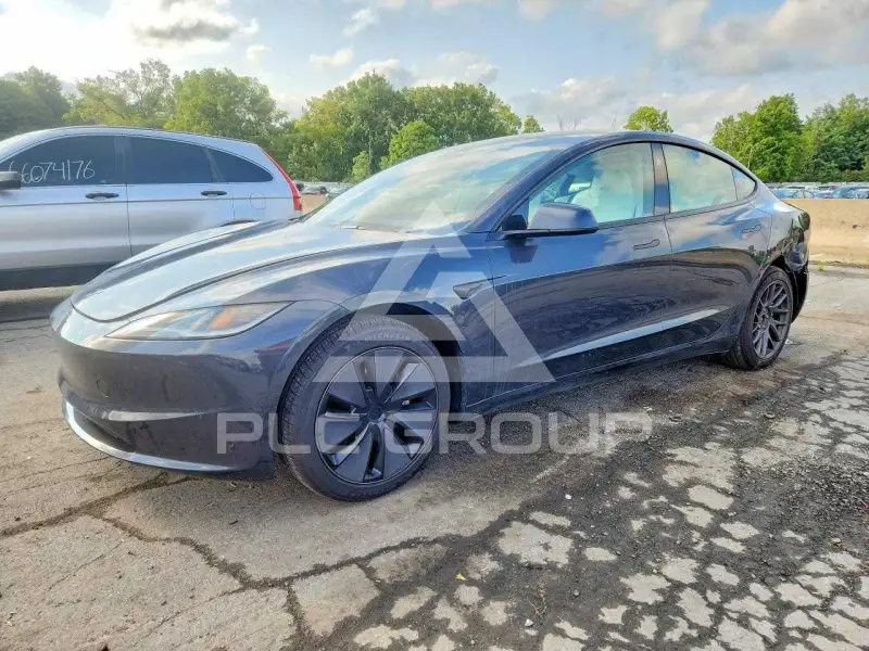 2025 Tesla Model 3 фото