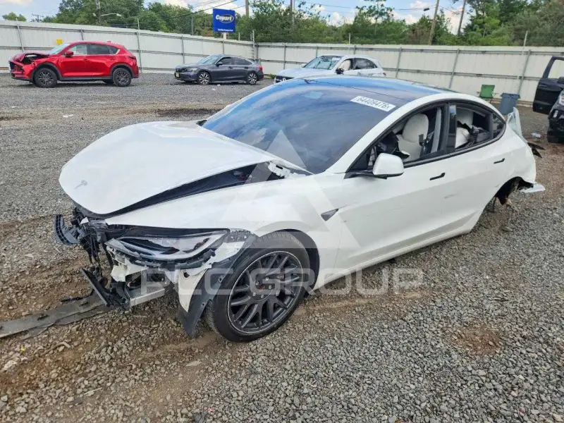 2025 Tesla Model 3 фото