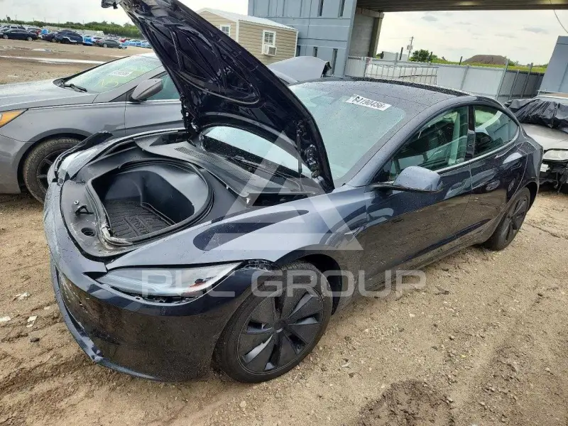 2025 Tesla Model 3 фото