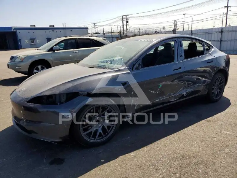 2025 Tesla Model 3 фото