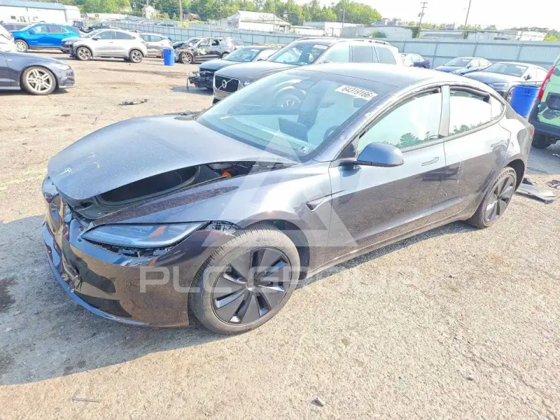 2025 Tesla Model 3 фото