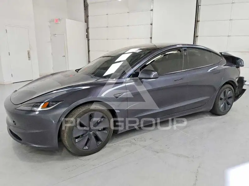 2025 Tesla Model 3 фото