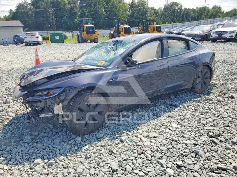 2025 Tesla Model 3 фото