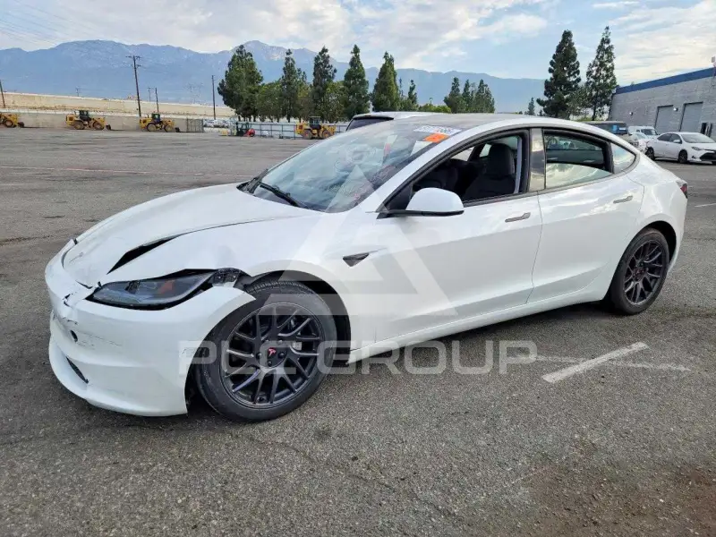 2025 Tesla Model 3 фото
