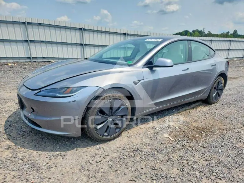 2025 Tesla Model 3 фото
