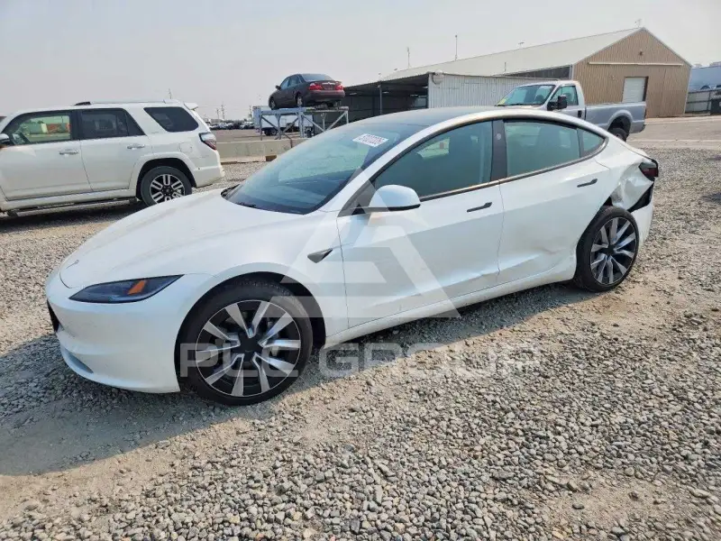 2025 Tesla Model 3 фото