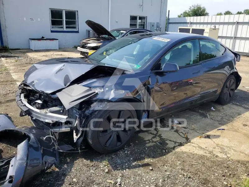2025 Tesla Model 3 фото