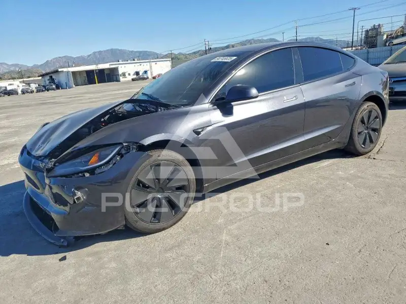 2025 Tesla Model 3 фото