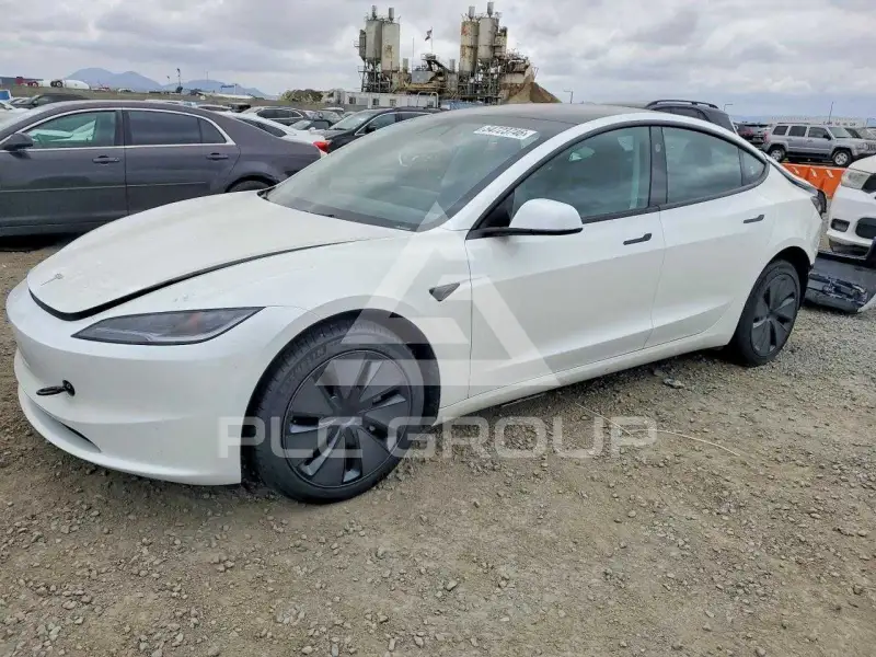 2025 Tesla Model 3 фото