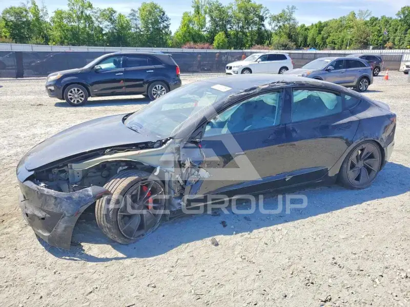 2025 Tesla Model 3 фото