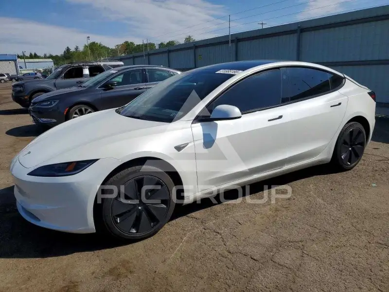 2025 Tesla Model 3 фото
