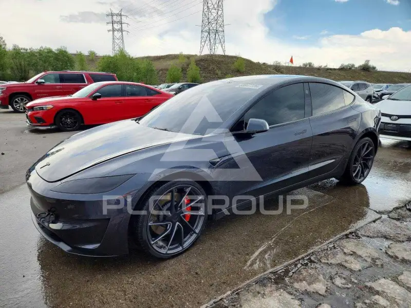 2025 Tesla Model 3 фото