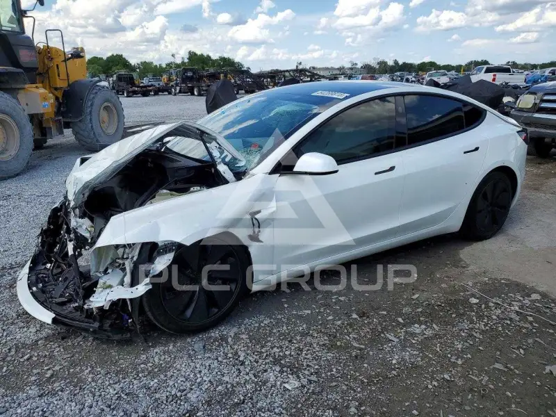 2025 Tesla Model 3 фото