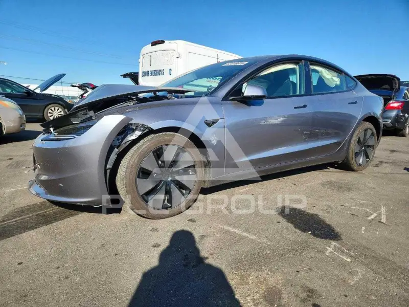 2025 Tesla Model 3 фото