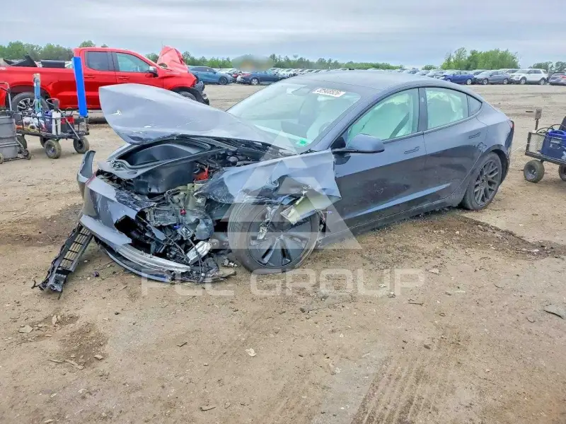 2025 Tesla Model 3 фото
