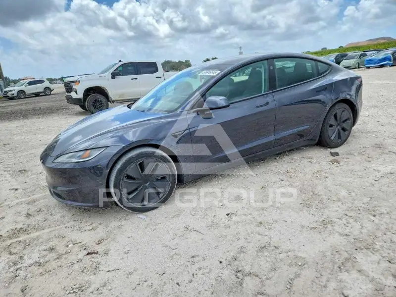 2025 Tesla Model 3 фото