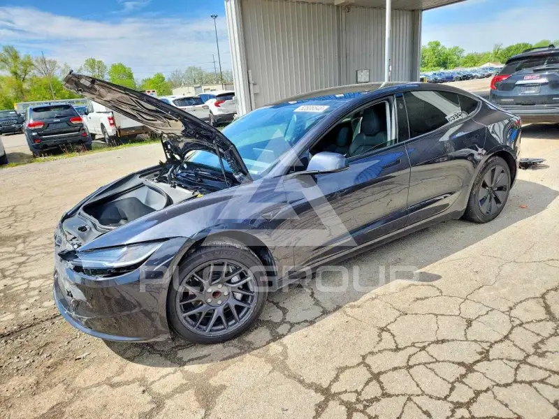 2025 Tesla Model 3 фото
