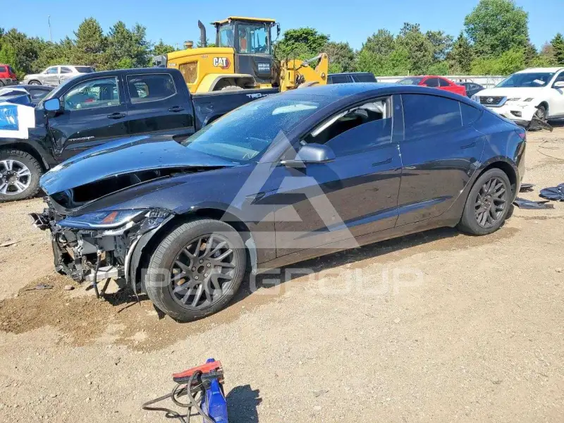 2025 Tesla Model 3 фото