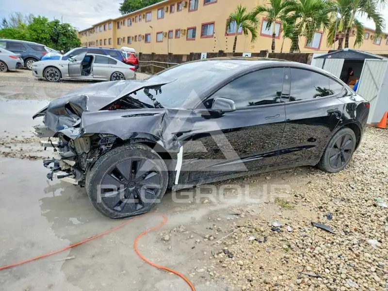 2025 Tesla Model 3 фото