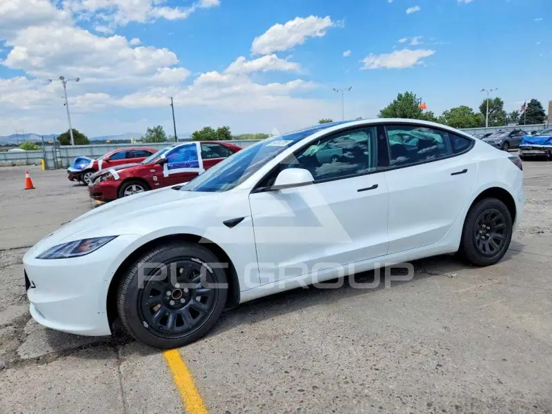 2025 Tesla Model 3 фото