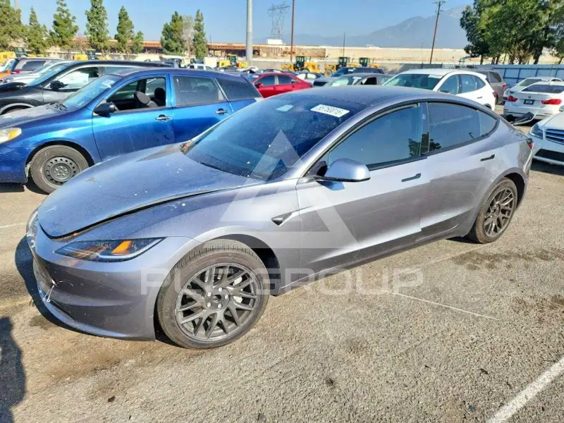 2025 Tesla Model 3 фото