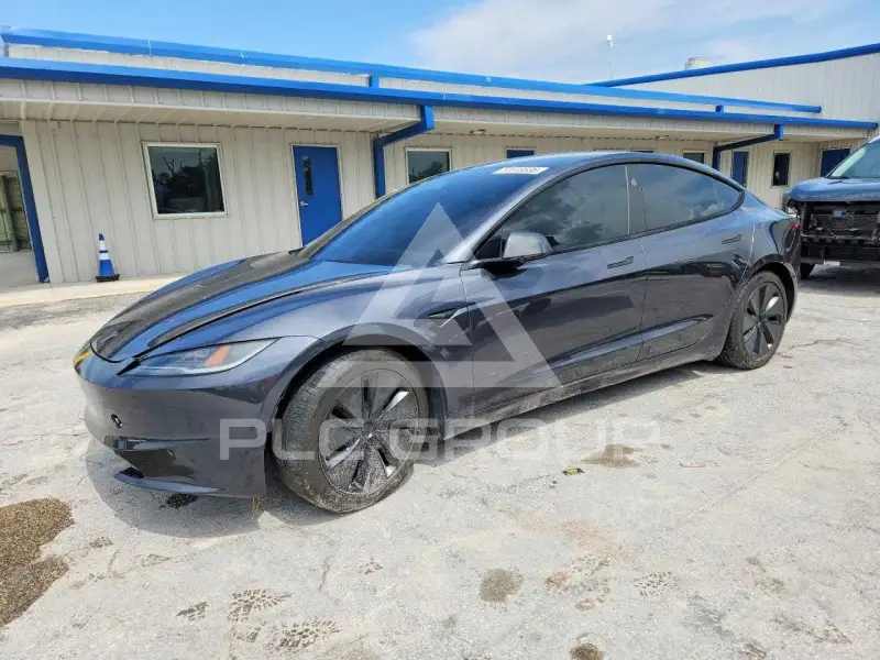 2025 Tesla Model 3 фото