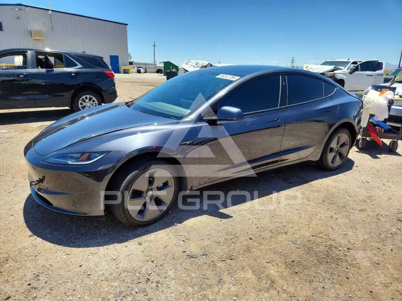 2025 Tesla Model 3 фото
