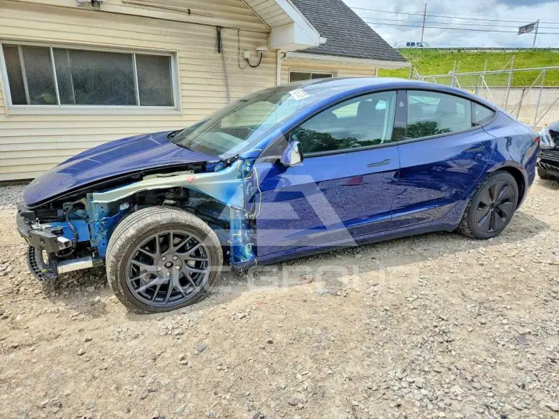 2025 Tesla Model 3 фото