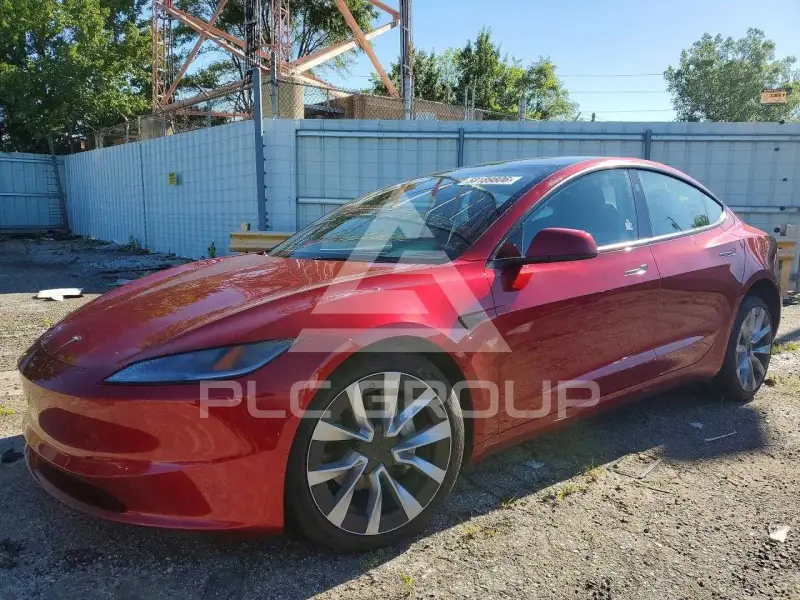2025 Tesla Model 3 фото