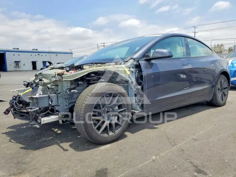 2025 Tesla Model 3 фото
