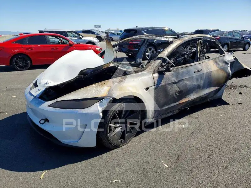 2025 Tesla Model 3 фото