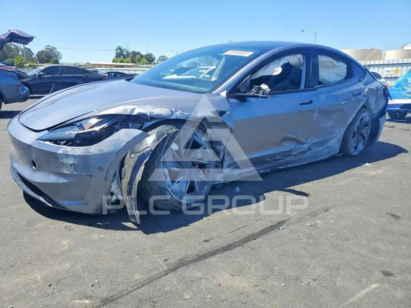 2025 Tesla Model 3 фото