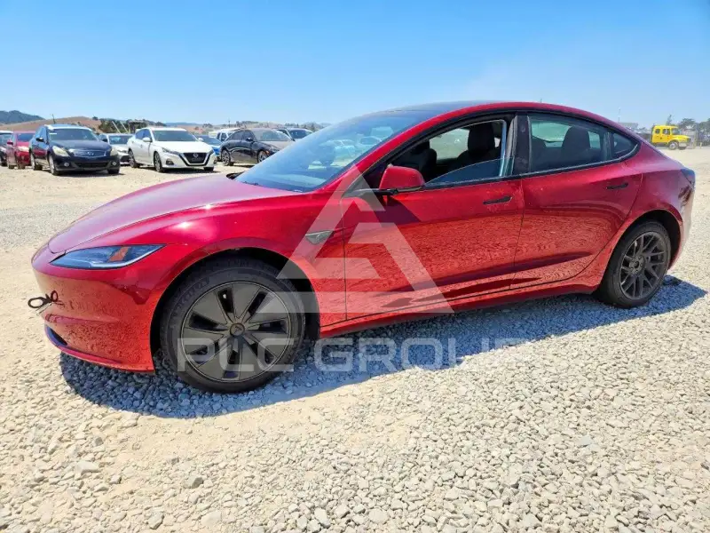 2025 Tesla Model 3 фото