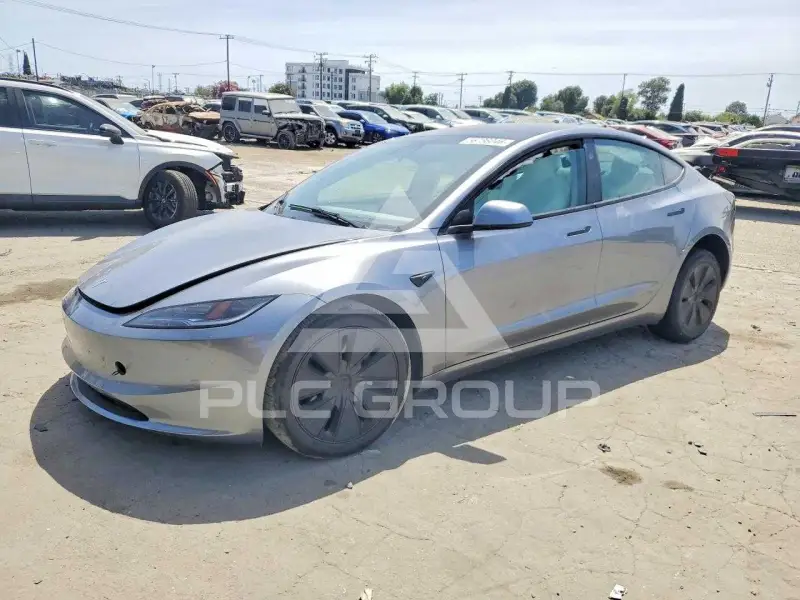 2025 Tesla Model 3 фото