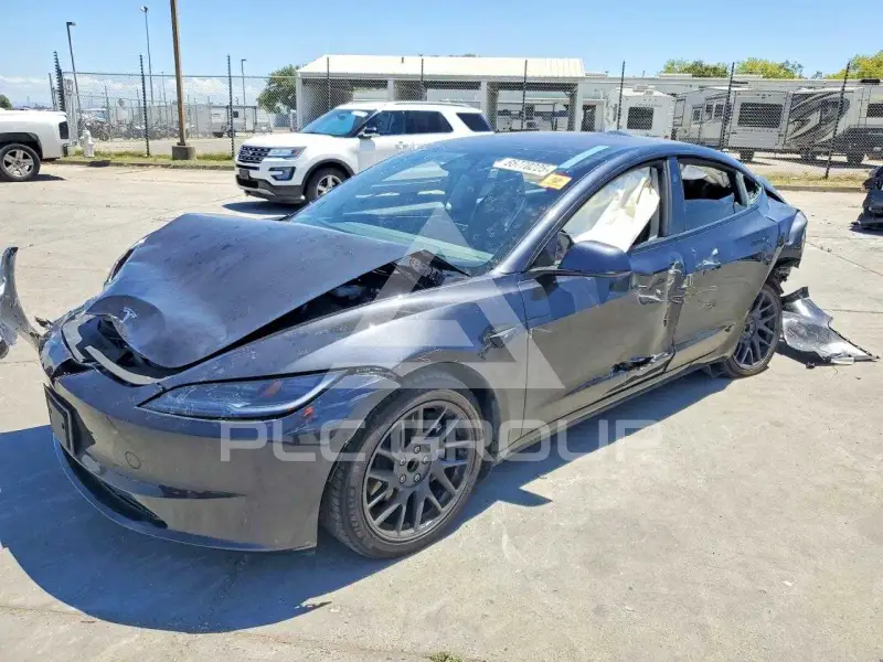 2025 Tesla Model 3 фото