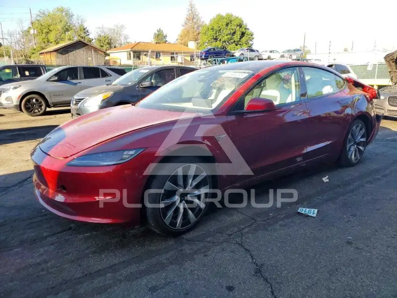 2025 Tesla Model 3 фото