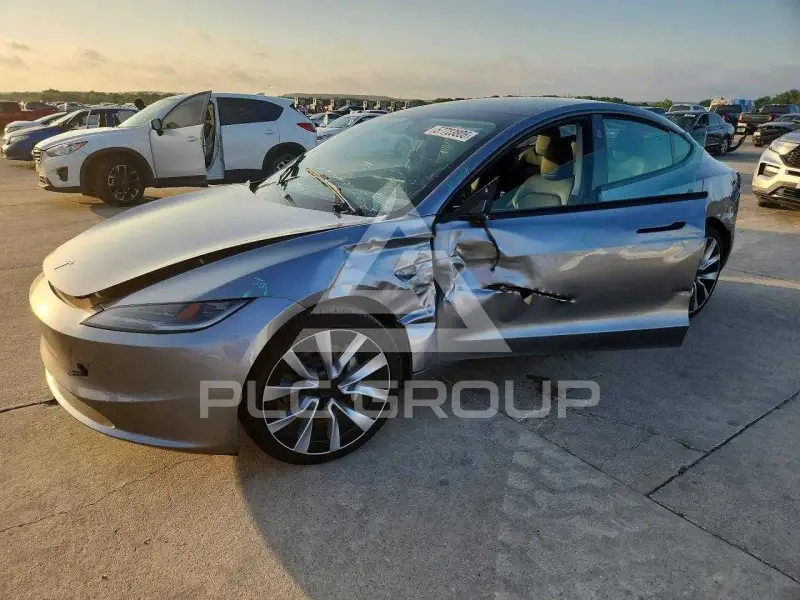 2025 Tesla Model 3 фото