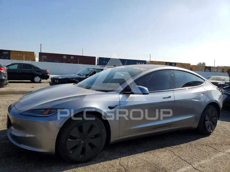 2025 Tesla Model 3 фото