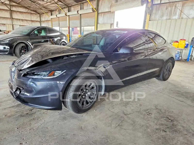 2025 Tesla Model 3 фото