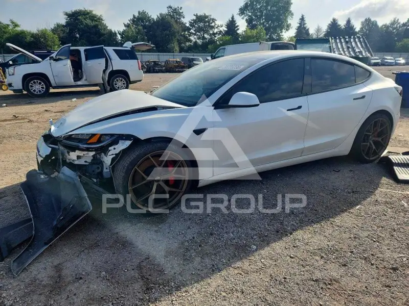 2025 Tesla Model 3 фото