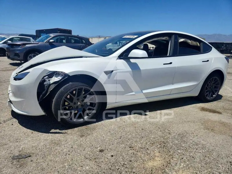 2025 Tesla Model 3 фото