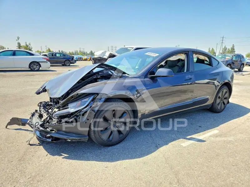 2025 Tesla Model 3 фото