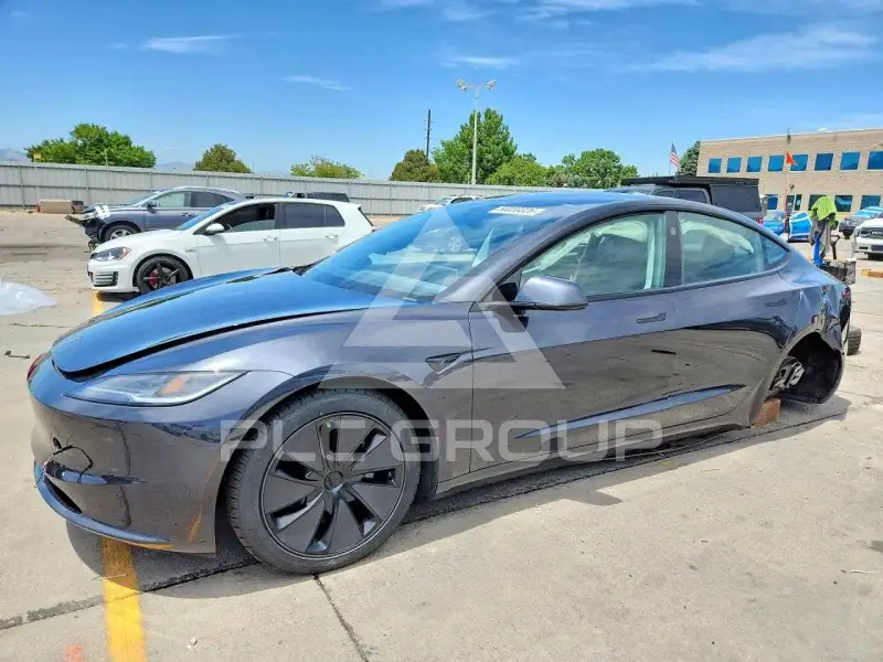 2025 Tesla Model 3 фото