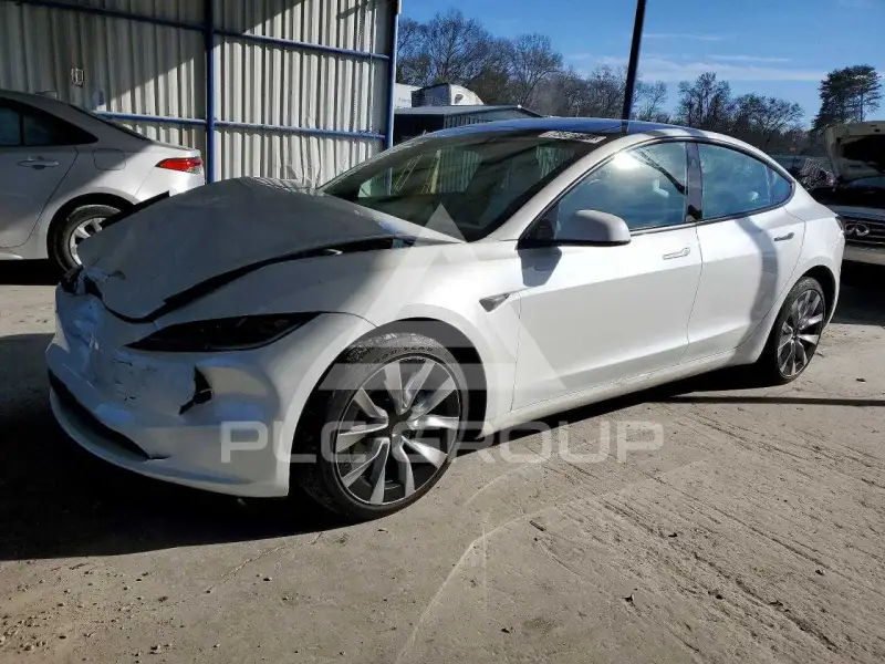 2025 Tesla Model 3 фото