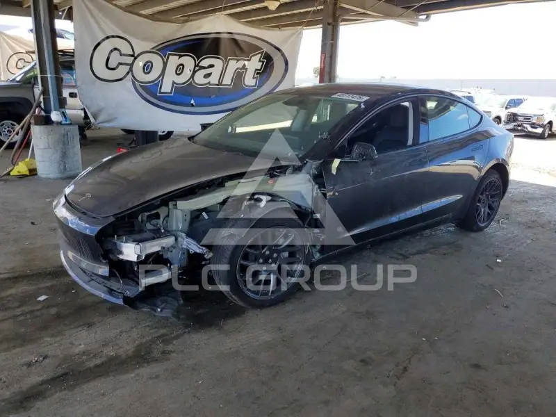 2025 Tesla Model 3 фото