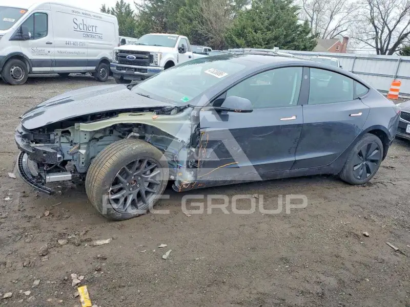 2025 Tesla Model 3 фото